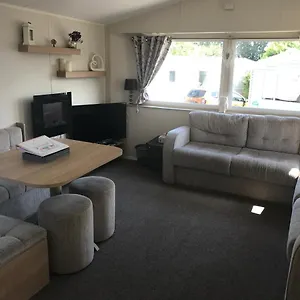 Stunning Deluxe 3 Bedroomed Caravan With Ch, Dg And Decking. Blackpool